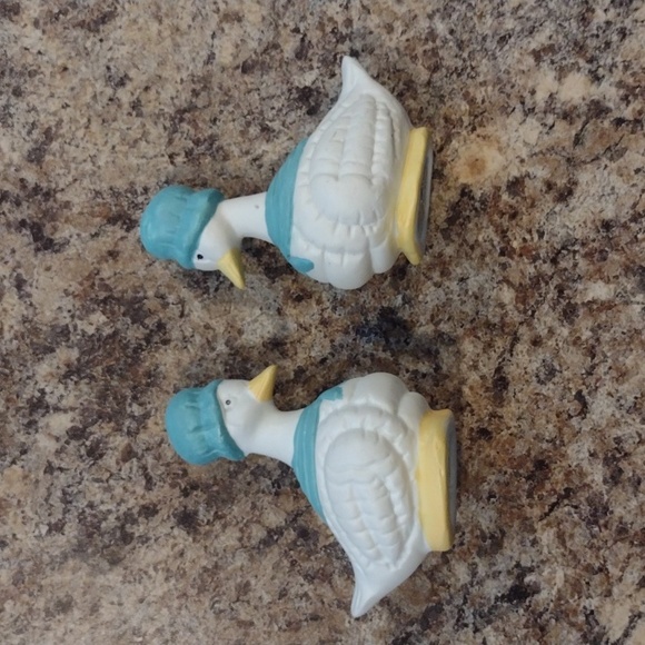 Salt & Pepper shakers. Mother goose in scarf and bonnet - Picture 1 of 14